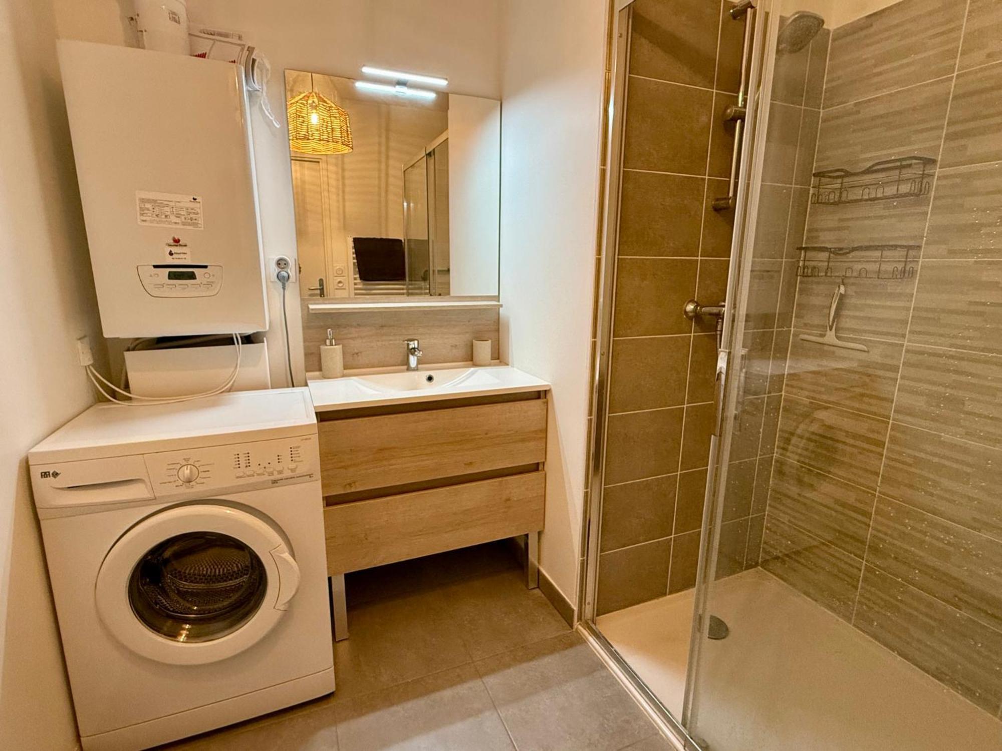 Apartment T3 Avec Balcon Et Parking Prive